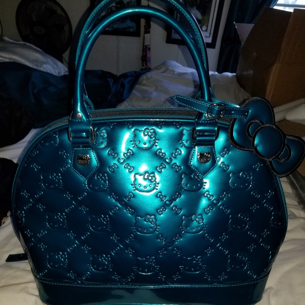 Hello Kitty licensed handbag